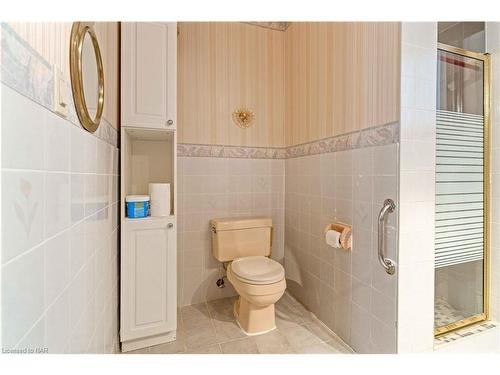 7737 Mount Carmel Boulevard, Niagara Falls, ON - Indoor Photo Showing Bathroom