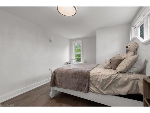 2 Hilda Street, Welland, ON - Indoor Photo Showing Bedroom