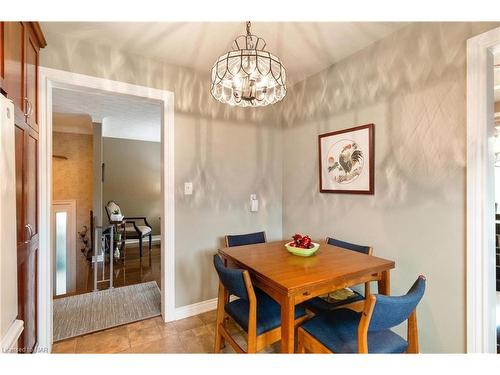 24 Jeanette Drive, St. Catharines, ON - Indoor Photo Showing Dining Room