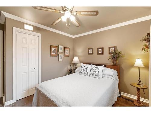 24 Jeanette Drive, St. Catharines, ON - Indoor Photo Showing Bedroom