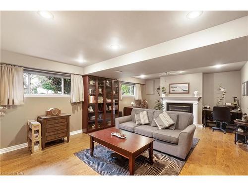 24 Jeanette Drive, St. Catharines, ON - Indoor Photo Showing Living Room With Fireplace