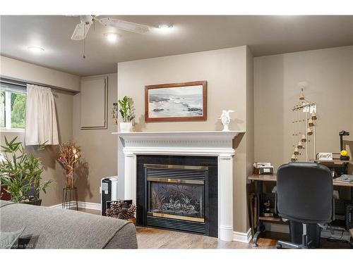 24 Jeanette Drive, St. Catharines, ON - Indoor Photo Showing Living Room With Fireplace