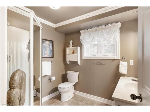 24 Jeanette Drive, St. Catharines, ON - Indoor Photo Showing Bathroom