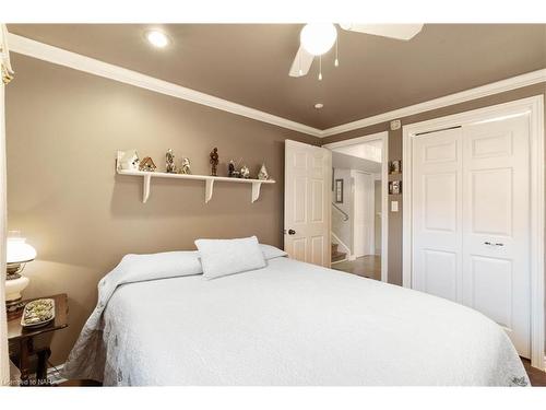 24 Jeanette Drive, St. Catharines, ON - Indoor Photo Showing Bedroom