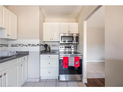 312-242 Oakdale Avenue, St. Catharines, ON - Indoor Photo Showing Kitchen