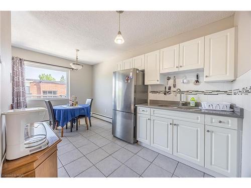 312-242 Oakdale Avenue, St. Catharines, ON - Indoor Photo Showing Kitchen