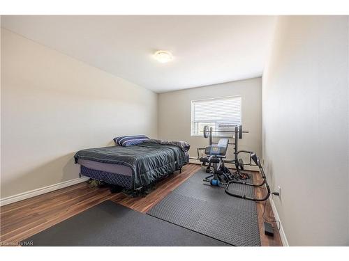 312-242 Oakdale Avenue, St. Catharines, ON - Indoor Photo Showing Bedroom