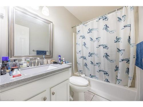 312-242 Oakdale Avenue, St. Catharines, ON - Indoor Photo Showing Bathroom