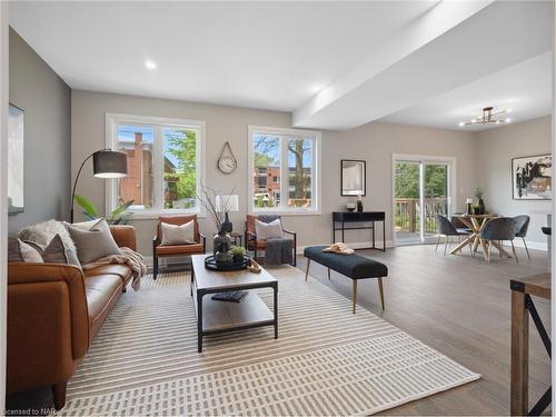 165 Hodgkins Avenue, Thorold, ON - Indoor Photo Showing Living Room