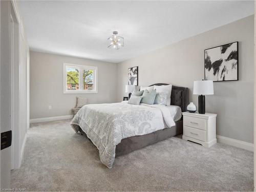 165 Hodgkins Avenue, Thorold, ON - Indoor Photo Showing Bedroom