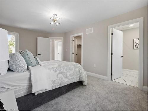 165 Hodgkins Avenue, Thorold, ON - Indoor Photo Showing Bedroom