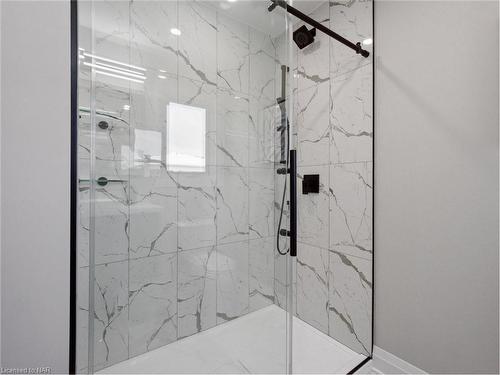 165 Hodgkins Avenue, Thorold, ON - Indoor Photo Showing Bathroom