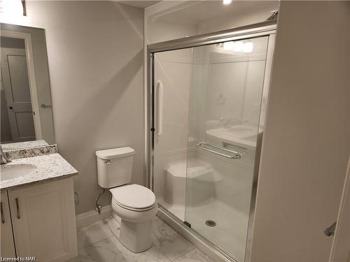 509-5698 Main Street, Niagara Falls, ON - Indoor Photo Showing Bathroom