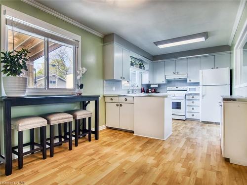 29 Southdale Drive, St. Catharines, ON - Indoor Photo Showing Kitchen