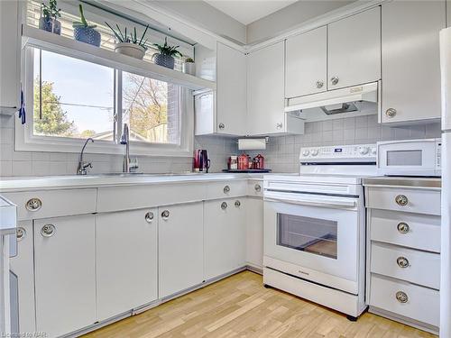 29 Southdale Drive, St. Catharines, ON - Indoor Photo Showing Kitchen