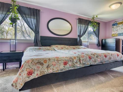 29 Southdale Drive, St. Catharines, ON - Indoor Photo Showing Bedroom