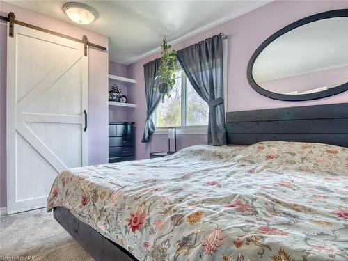29 Southdale Drive, St. Catharines, ON - Indoor Photo Showing Bedroom
