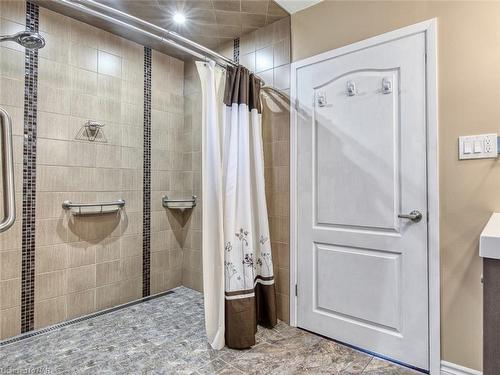 29 Southdale Drive, St. Catharines, ON - Indoor Photo Showing Bathroom