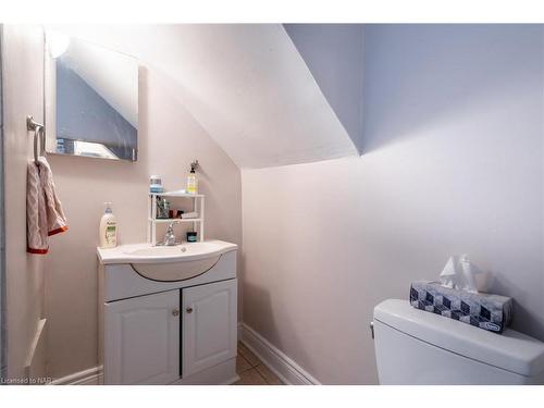 13 Woodland Avenue, St. Catharines, ON - Indoor Photo Showing Bathroom
