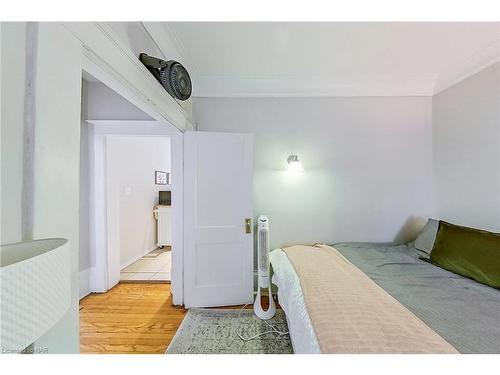 13 Woodland Avenue, St. Catharines, ON - Indoor Photo Showing Bedroom