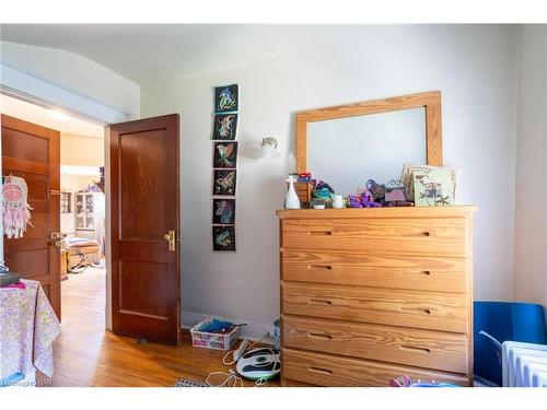 13 Woodland Avenue, St. Catharines, ON - Indoor Photo Showing Bedroom