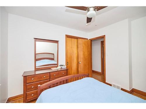 6357 Dorchester Road, Niagara Falls, ON - Indoor Photo Showing Bedroom
