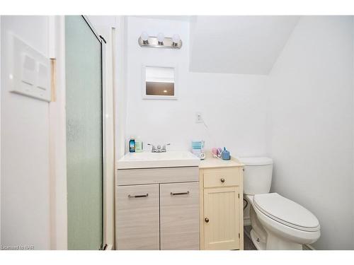 6357 Dorchester Road, Niagara Falls, ON - Indoor Photo Showing Bathroom