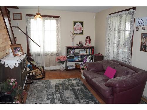 355 Lakeview Road, Fort Erie, ON - Indoor Photo Showing Living Room