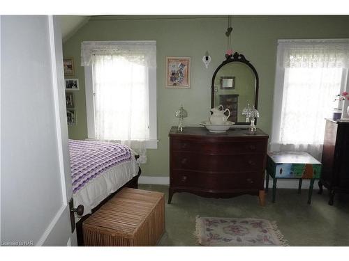 355 Lakeview Road, Fort Erie, ON - Indoor Photo Showing Bedroom