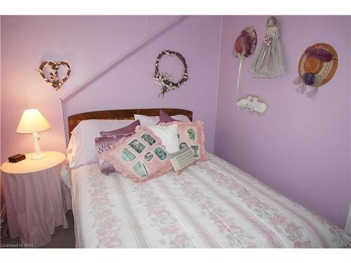 355 Lakeview Road, Fort Erie, ON - Indoor Photo Showing Bedroom