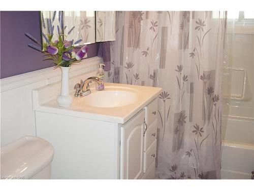 355 Lakeview Road, Fort Erie, ON - Indoor Photo Showing Bathroom