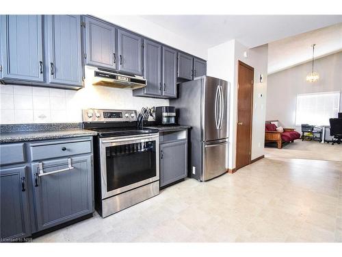 37 Farmington Drive, St. Catharines, ON - Indoor Photo Showing Kitchen