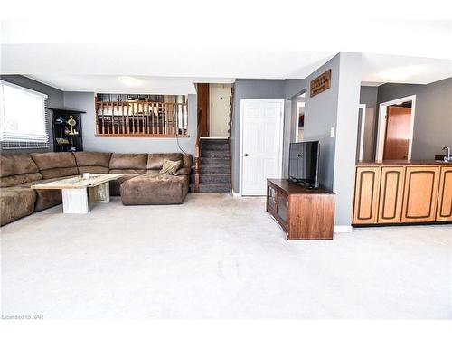 37 Farmington Drive, St. Catharines, ON - Indoor Photo Showing Living Room