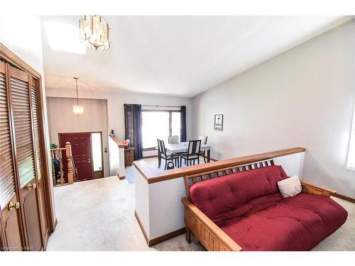 37 Farmington Drive, St. Catharines, ON - Indoor Photo Showing Bedroom