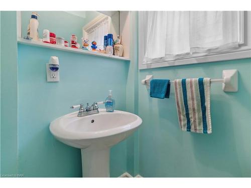 47 Wiley Street, St. Catharines, ON - Indoor Photo Showing Bathroom