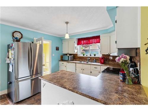 47 Wiley Street, St. Catharines, ON - Indoor Photo Showing Kitchen With Double Sink