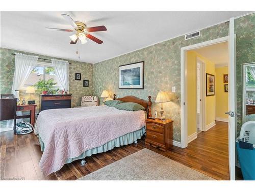 47 Wiley Street, St. Catharines, ON - Indoor Photo Showing Bedroom