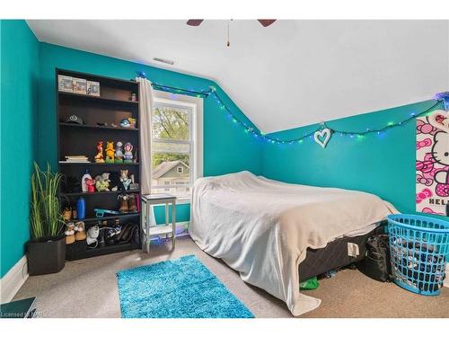 47 Wiley Street, St. Catharines, ON - Indoor Photo Showing Bedroom