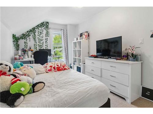 47 Wiley Street, St. Catharines, ON - Indoor Photo Showing Bedroom
