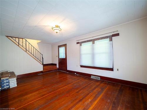 15 Derby Road, Crystal Beach, ON - Indoor Photo Showing Kitchen