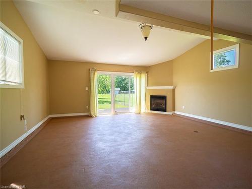 15 Derby Road, Crystal Beach, ON - Indoor Photo Showing Other Room