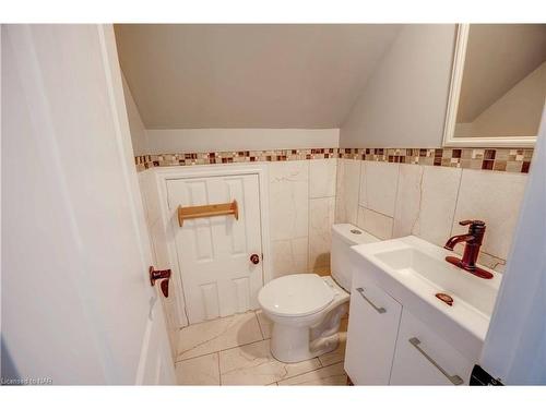 6259 Atlee Street, Niagara Falls, ON - Indoor Photo Showing Bathroom