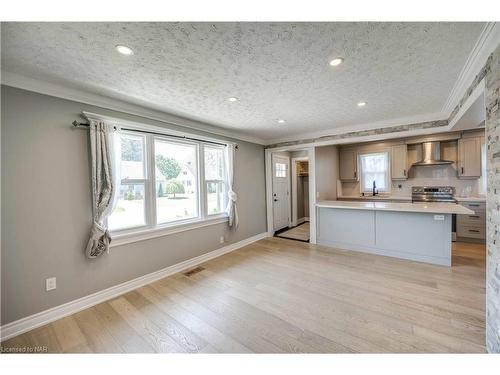 6259 Atlee Street, Niagara Falls, ON - Indoor Photo Showing Kitchen