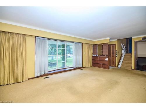 6511 Dorchester Road, Niagara Falls, ON - Indoor Photo Showing Other Room