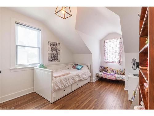 9 Mcdonald Street, St. Catharines, ON - Indoor Photo Showing Bedroom