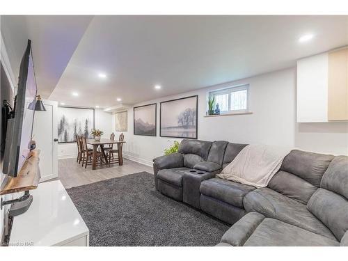 9 Mcdonald Street, St. Catharines, ON - Indoor Photo Showing Living Room