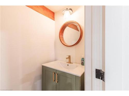 9 Mcdonald Street, St. Catharines, ON - Indoor Photo Showing Bathroom