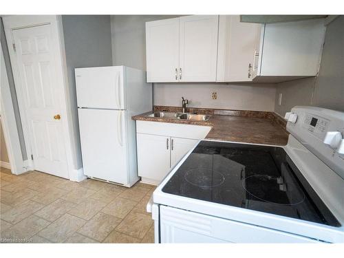 7 Josephine Street, St. Catharines, ON - Indoor Photo Showing Kitchen With Double Sink