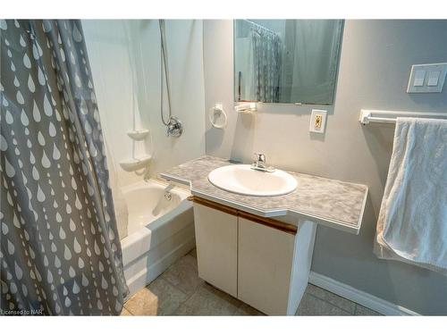 7 Josephine Street, St. Catharines, ON - Indoor Photo Showing Bathroom