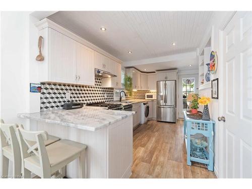 21 Johnston Street, St. Catharines, ON - Indoor Photo Showing Kitchen With Upgraded Kitchen